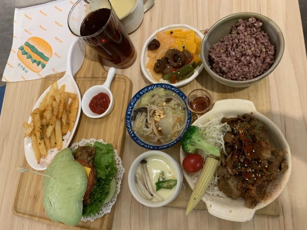 [吃] 喜食 Sense Kitchen－新竹北區美食 彩色漢堡、定食 原型食物健康餐廳