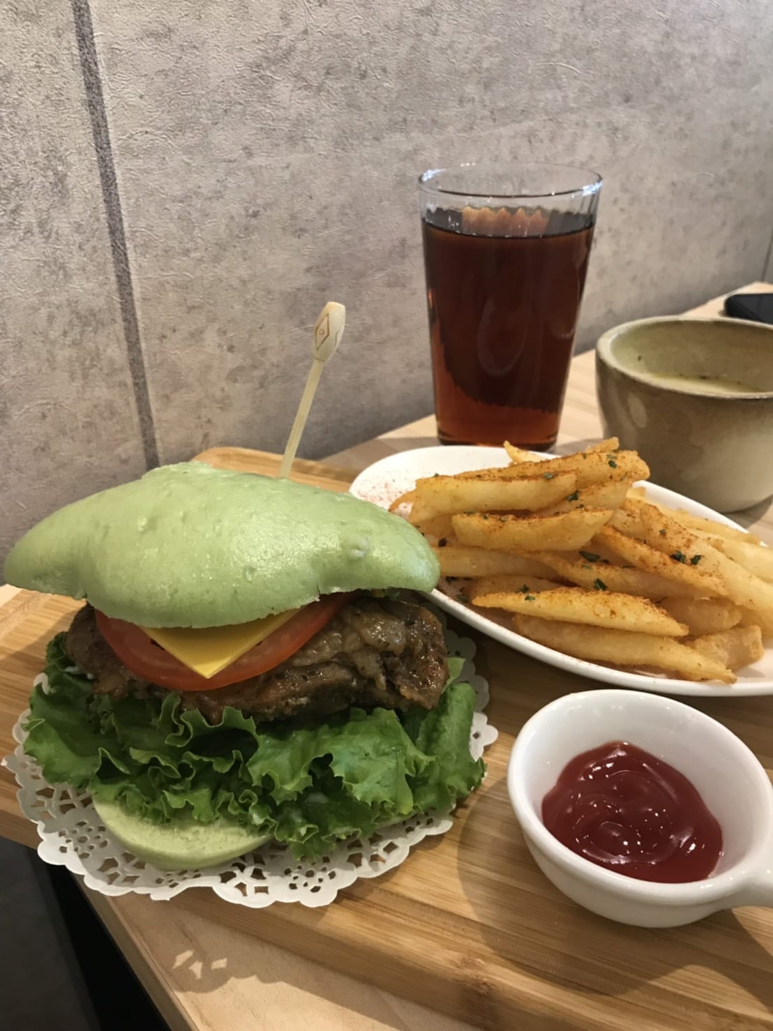 [吃] 喜食 Sense Kitchen－新竹北區美食 彩色漢堡、定食 原型食物健康餐廳