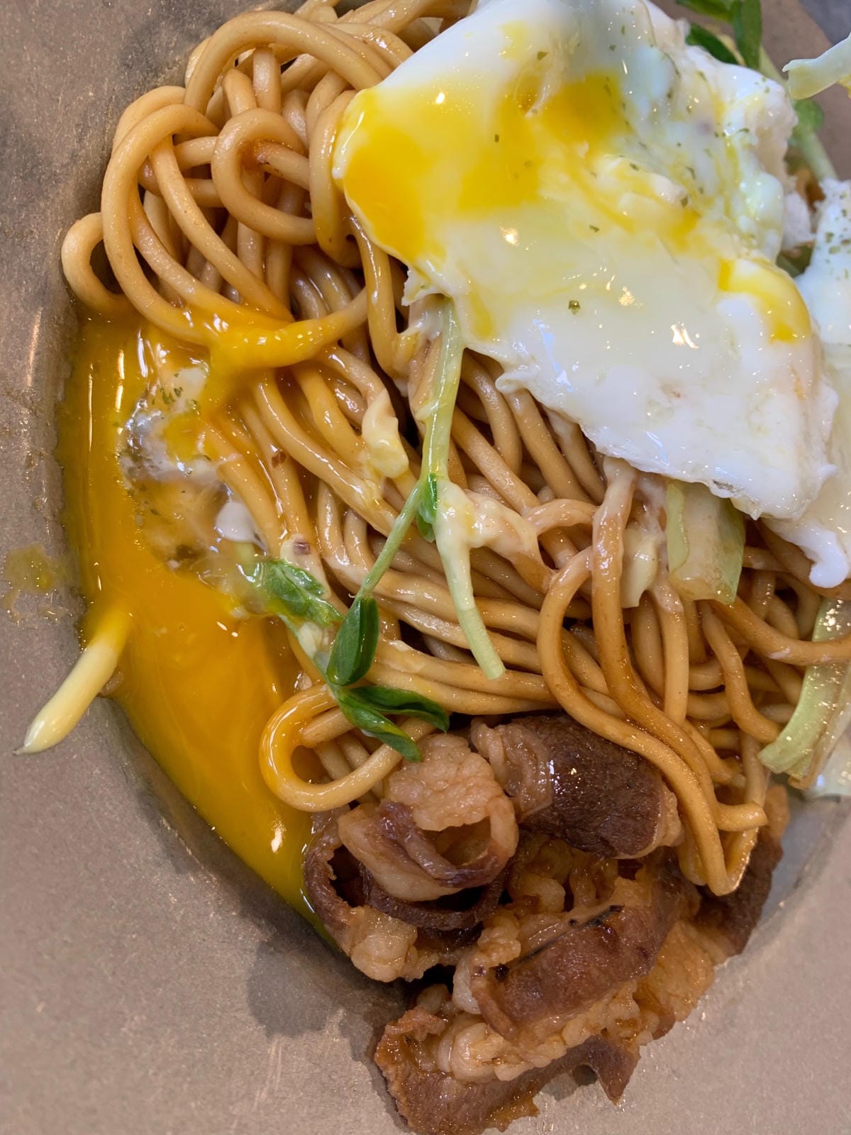 [吃] 鉄燒餃子－酥脆煎餃厚蛋捲 日式炒麵 新竹東區輕食早午餐晚餐