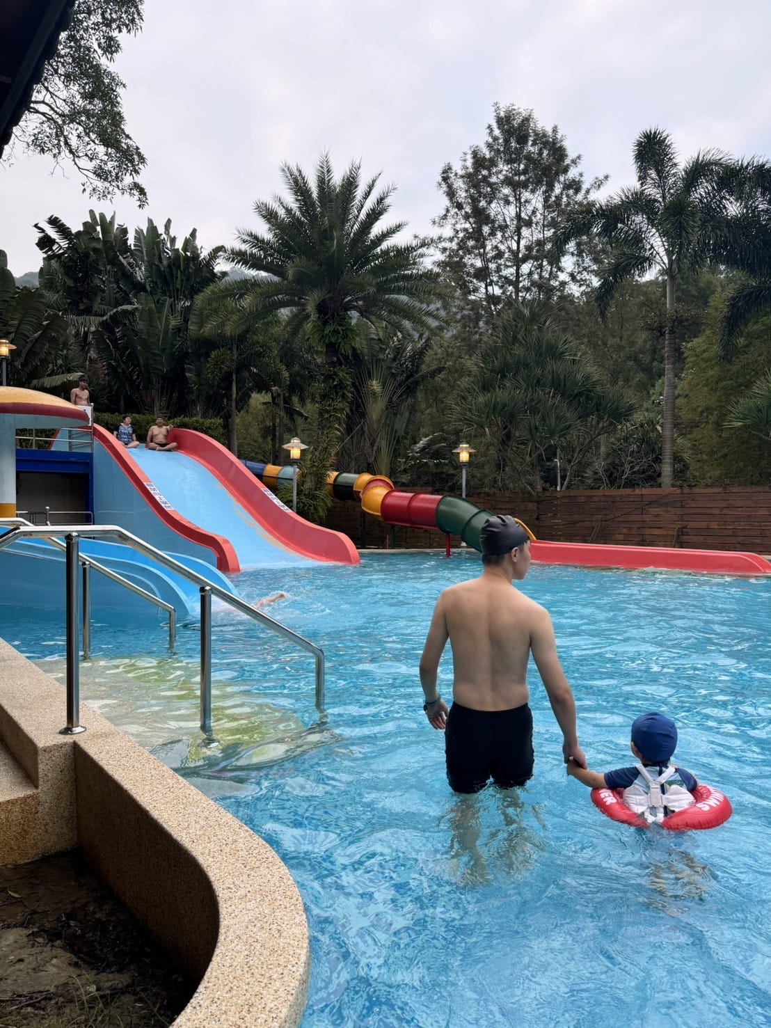 [旅] 親子泡湯 戲水游泳 住宿推薦 - 會來尖石溫泉渡假村