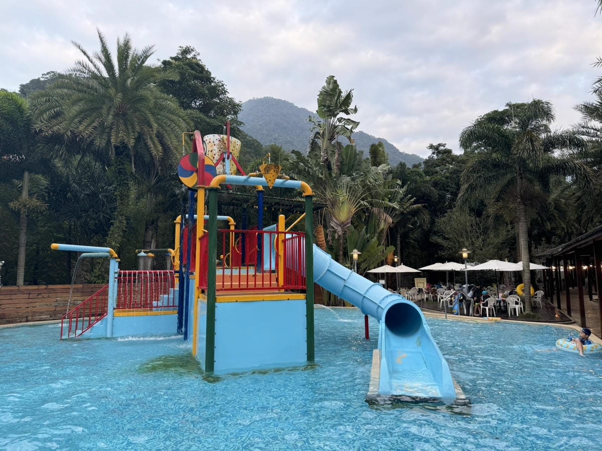 [旅] 親子泡湯 戲水游泳 住宿推薦 - 會來尖石溫泉渡假村