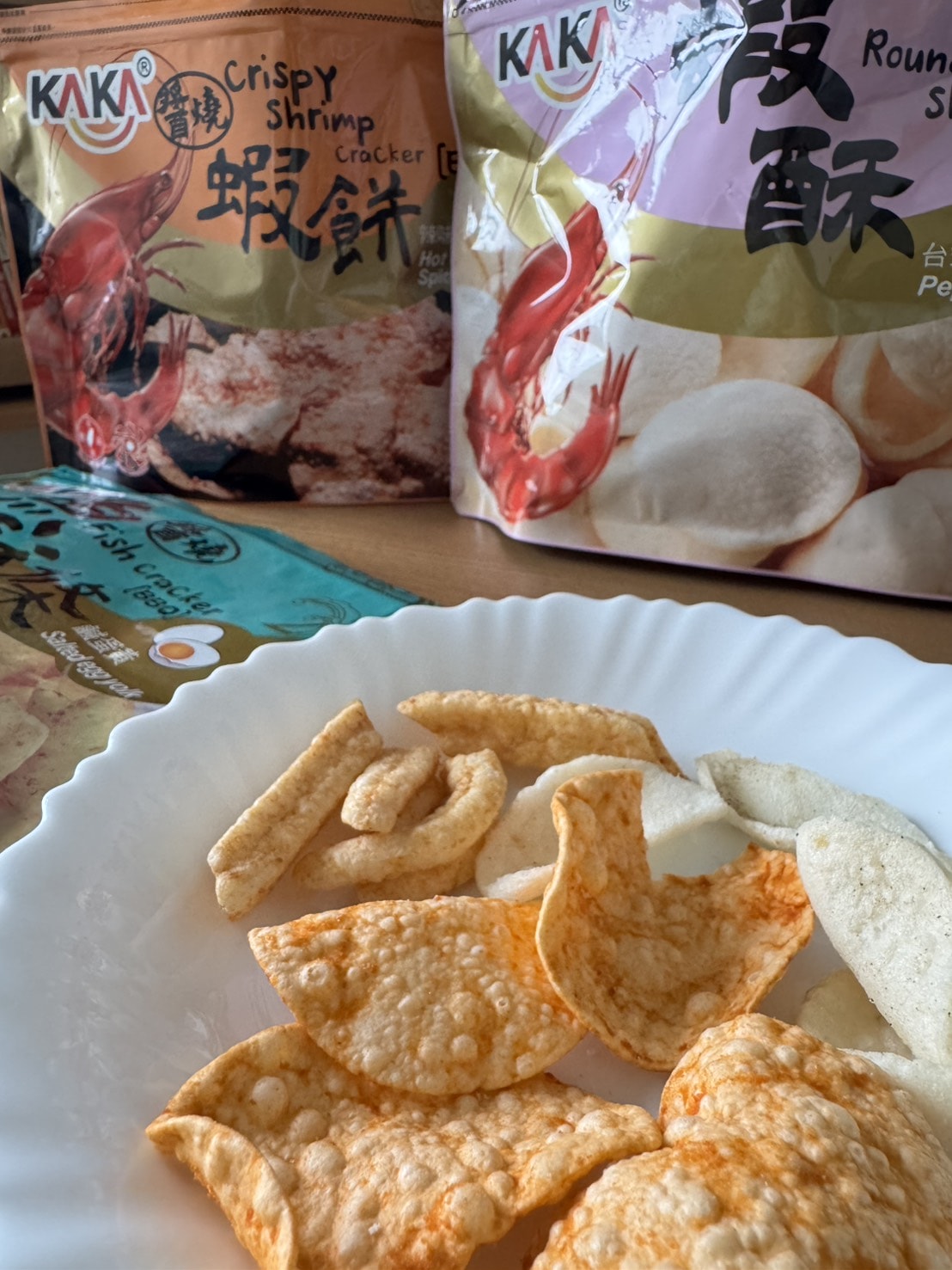 [吃] 年節零食、伴手禮推薦 – KAKA海鮮餅乾 經典名產包 清爽又涮嘴.ᐟ